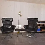 6 Person In Hemmet-by Traum *