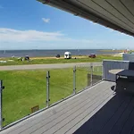 6 Person In Hemmet-by Traum