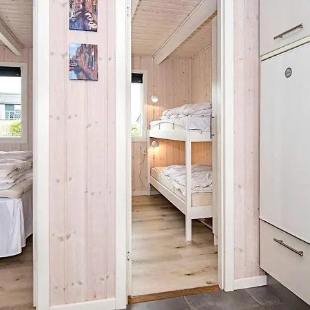 6 Person In Hemmet-by Traum Falen